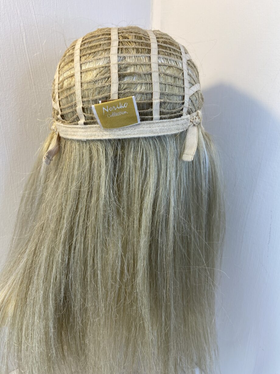 Extra long Noriko blonde wig. Blls528