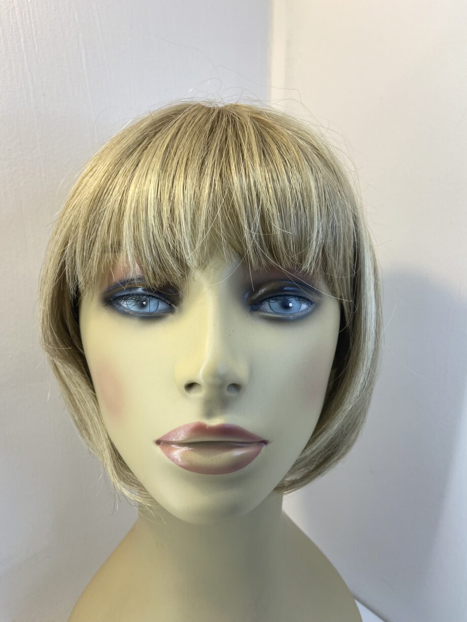 Blonde sentoo wig. Blms529