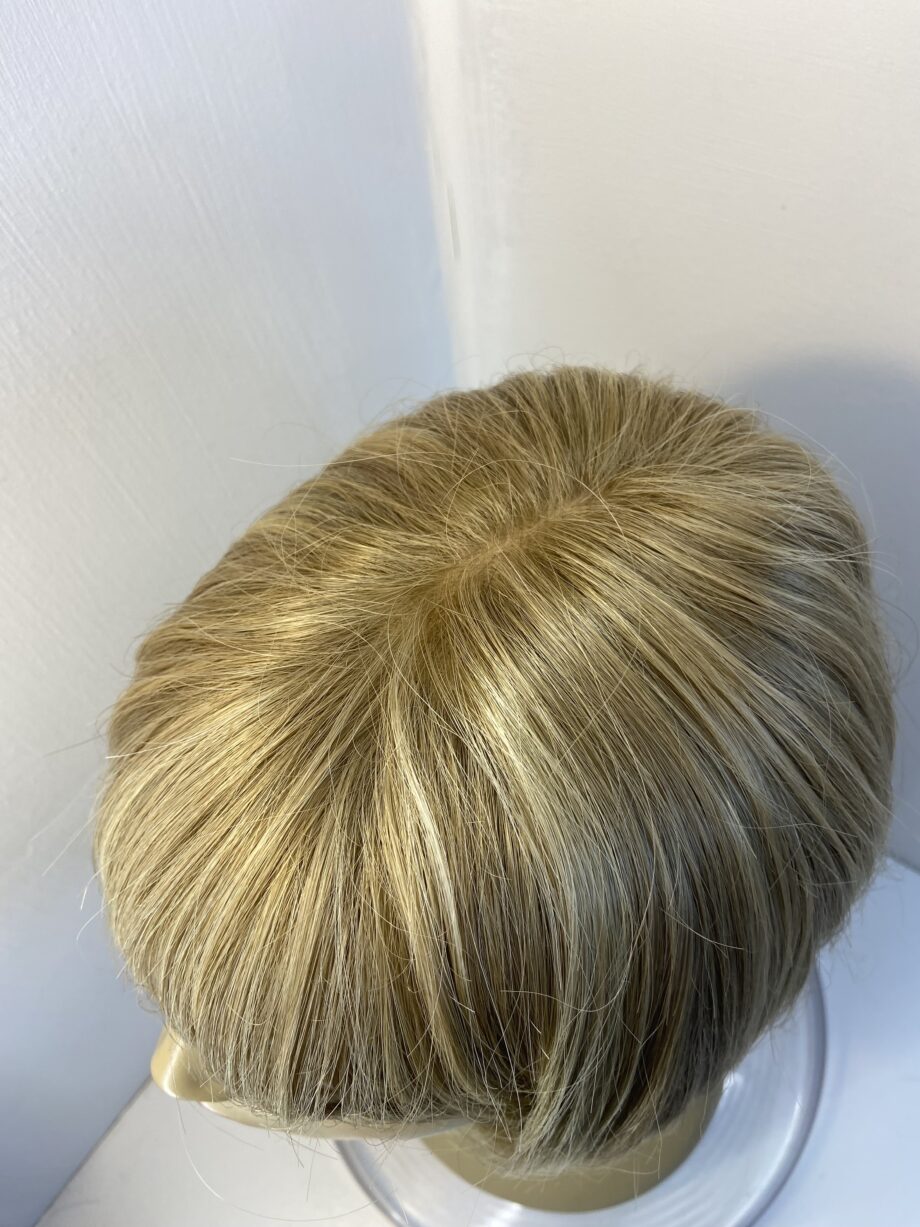 Blonde sentoo wig. Blms529