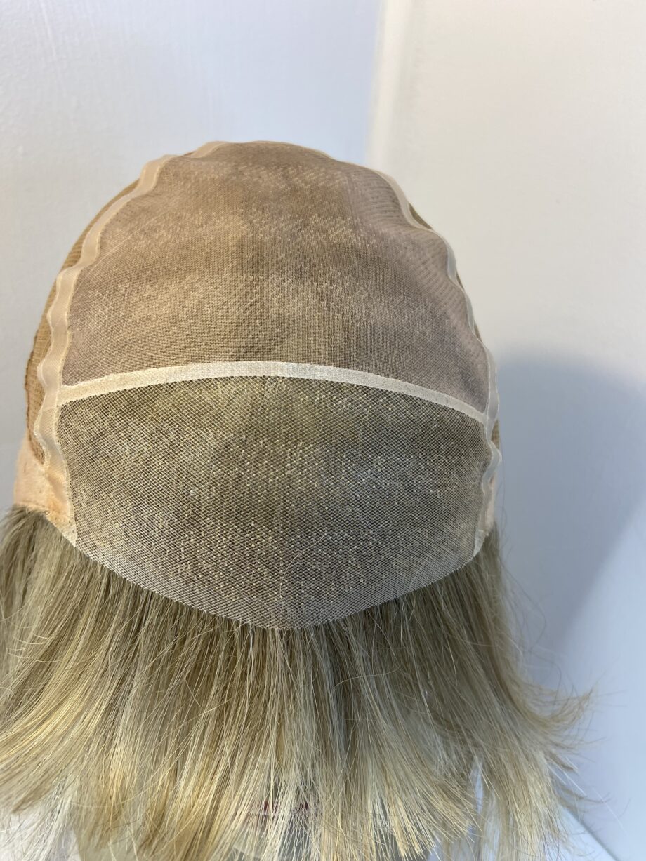 Blonde sentoo wig. Blms529