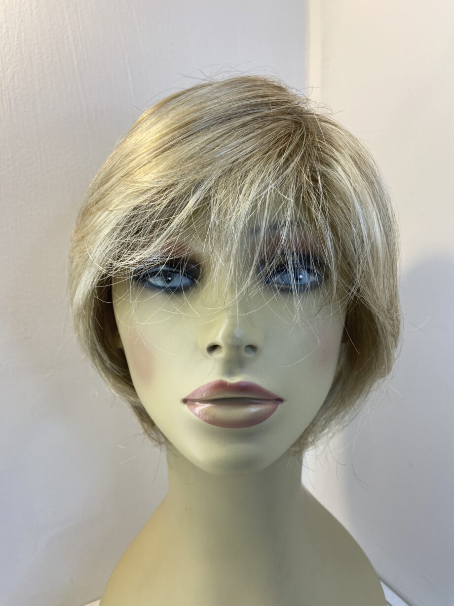 Superb super soft blonde wig. Blms530