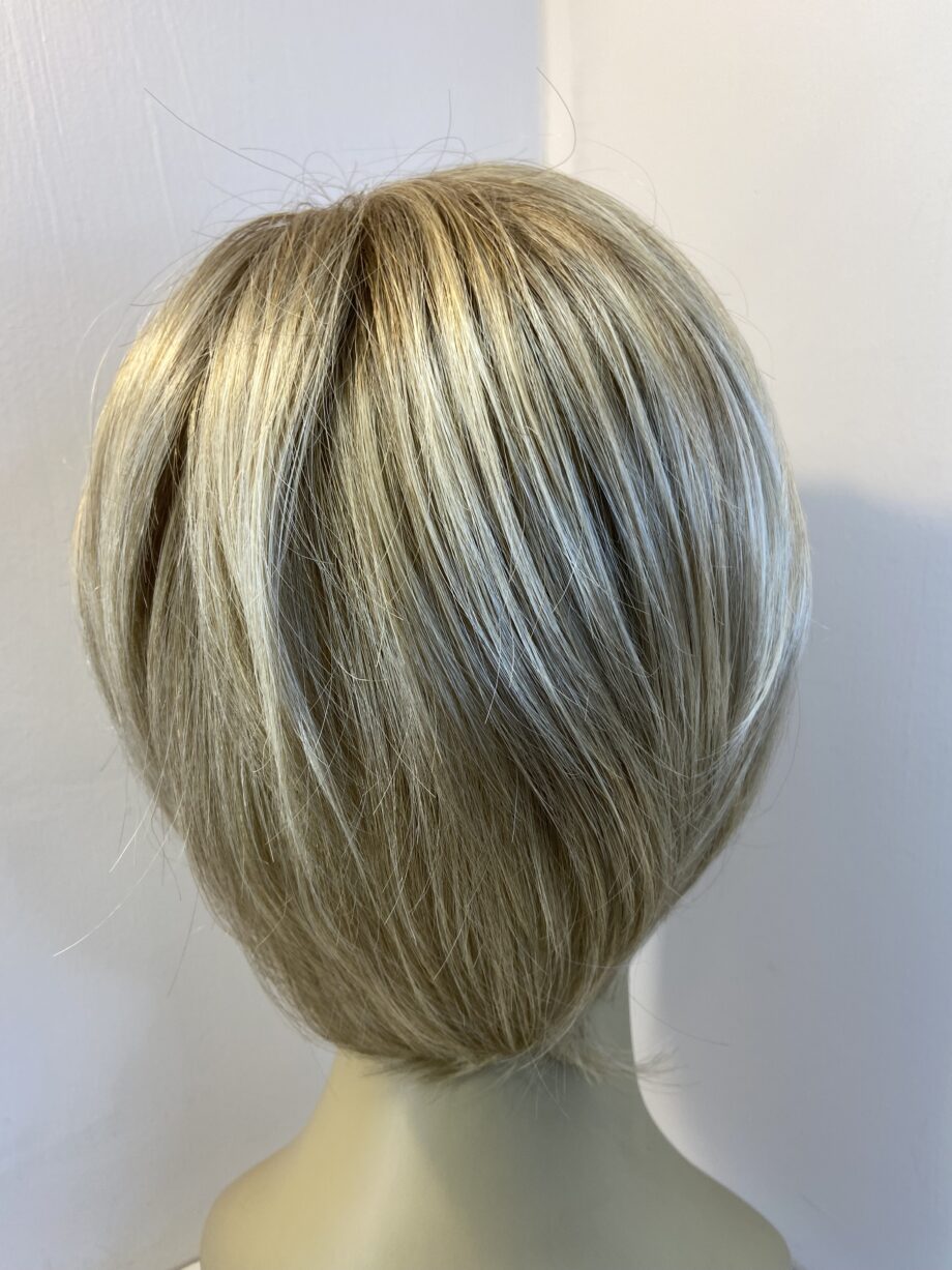 Superb super soft blonde wig. Blms530