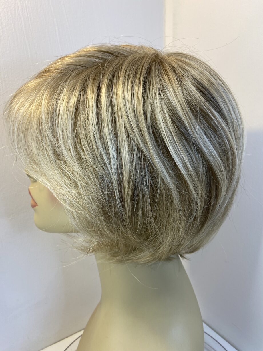 Superb super soft blonde wig. Blms530