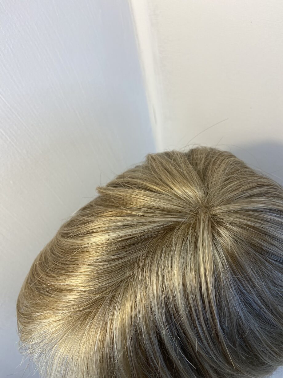 Superb super soft blonde wig. Blms530