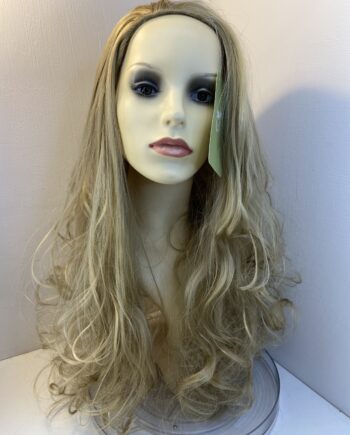 New extra long wavy blonde wig. Bllc316