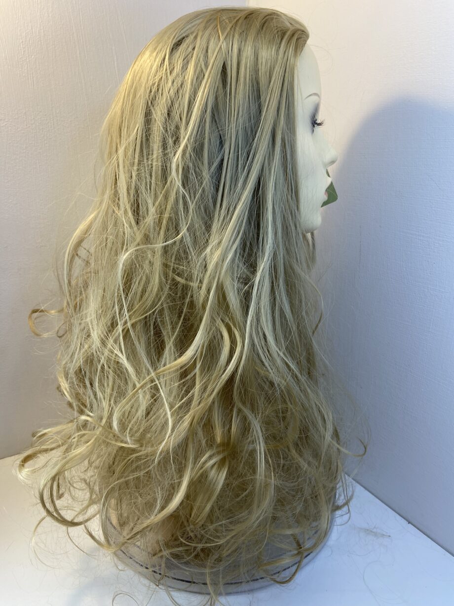 New extra long wavy blonde wig. Bllc316