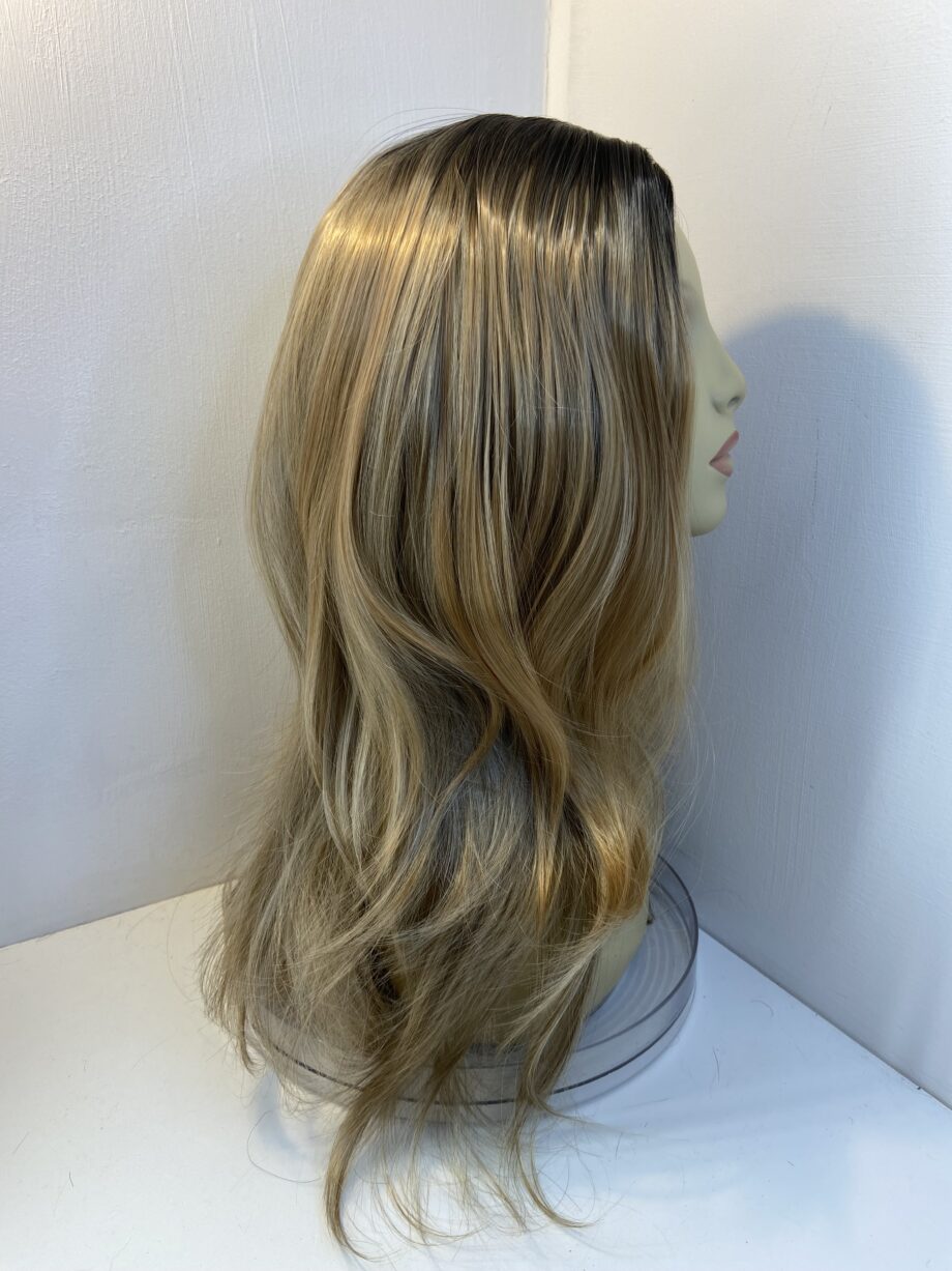 New long blonde wavy wig. Brls317