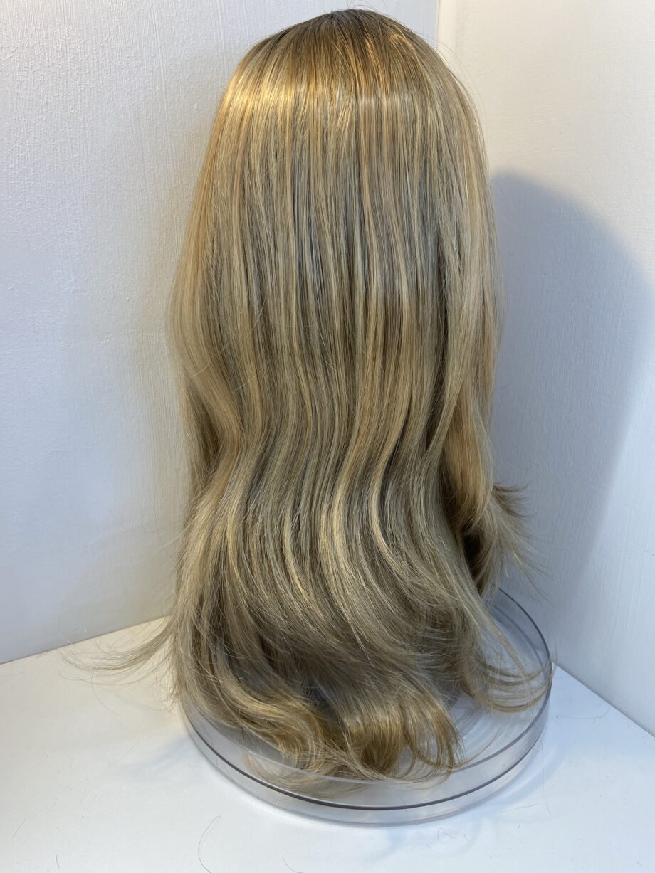 New long blonde wavy wig. Brls317