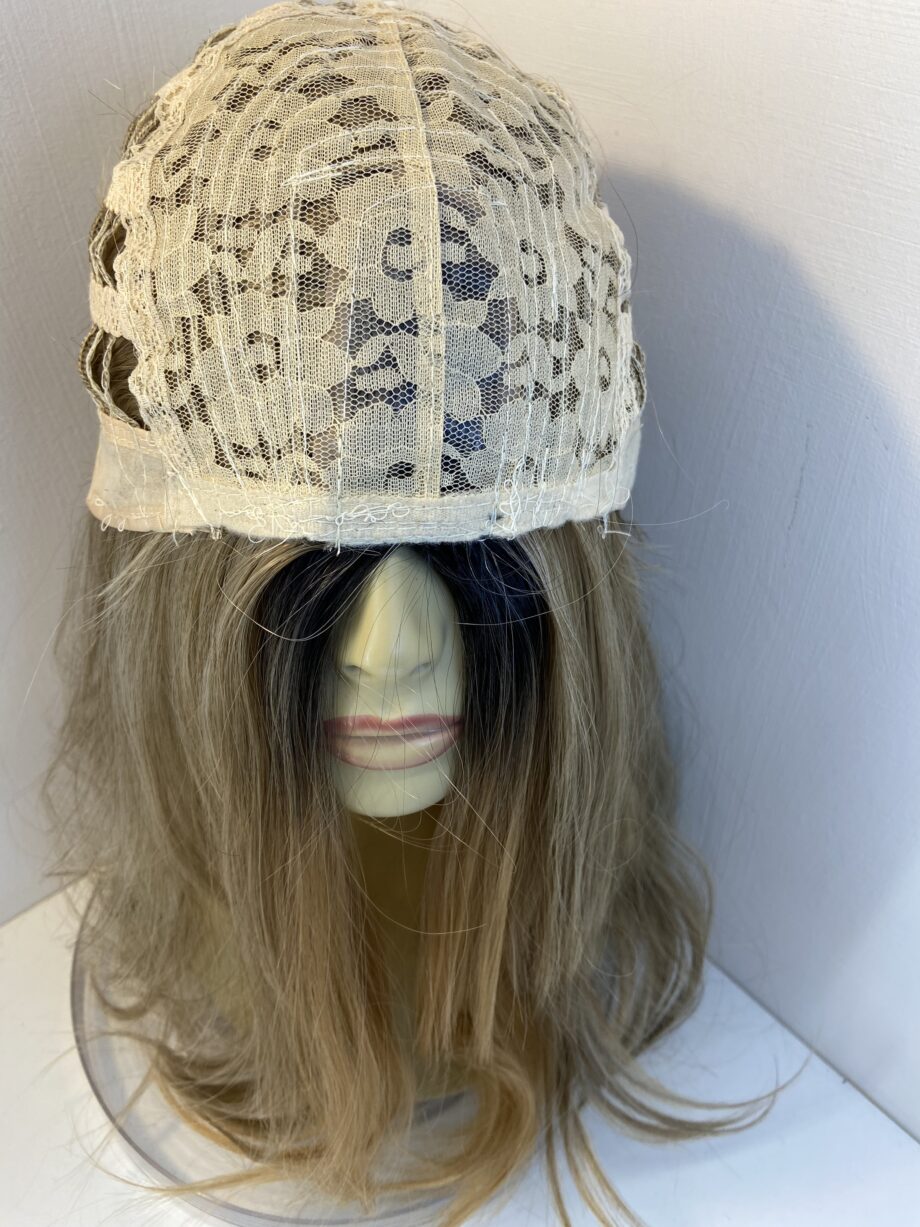 New long blonde wavy wig. Brls317