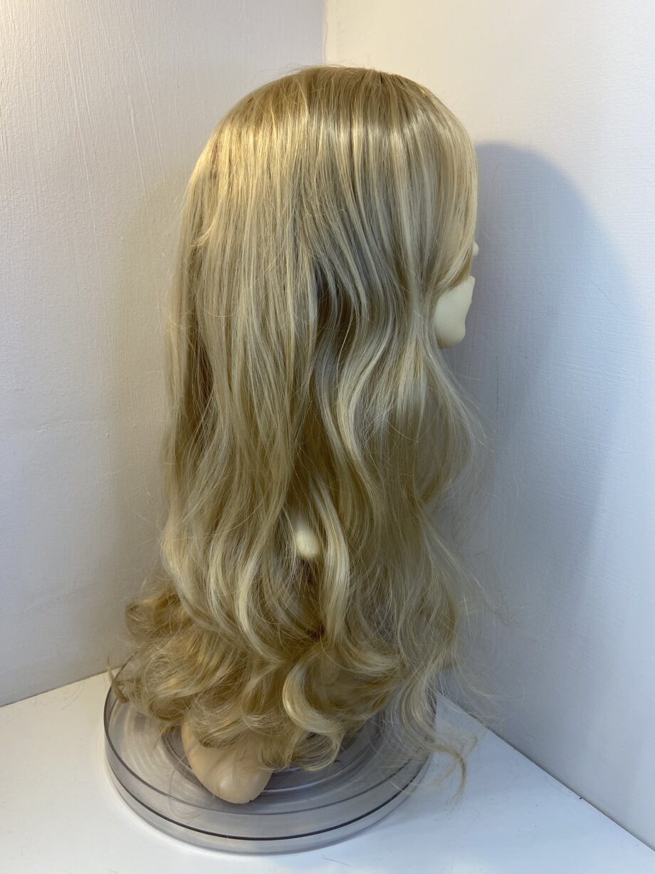 New very long blonde wavy wig. Bllw319