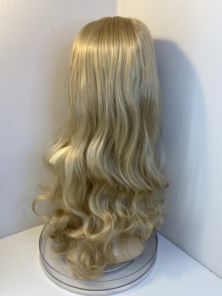 New very long blonde wavy wig. Bllw319