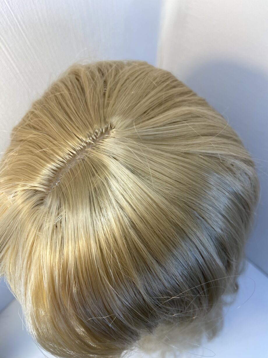 New very long blonde wavy wig. Bllw319