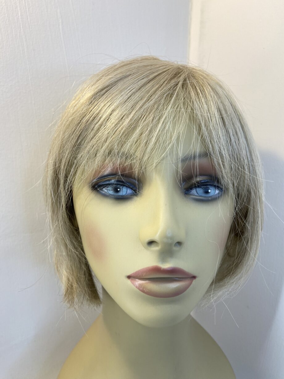 Super soft blonde wig. Blms320