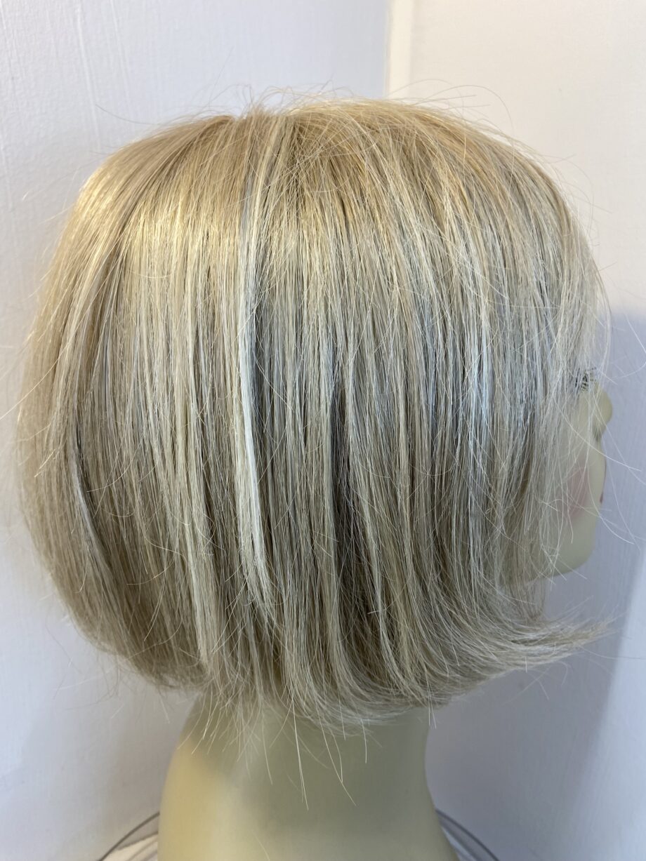 Super soft blonde wig. Blms320