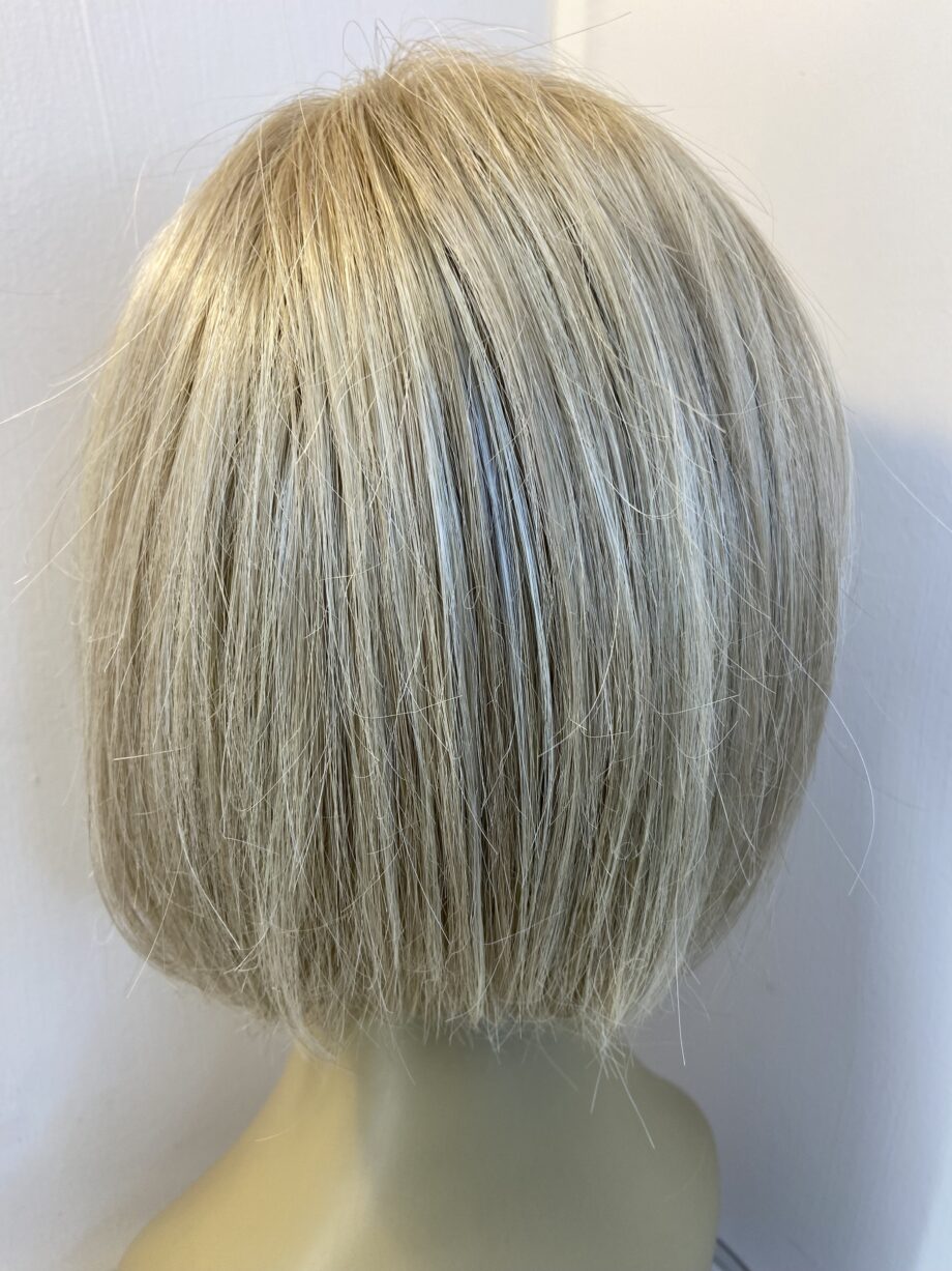 Super soft blonde wig. Blms320