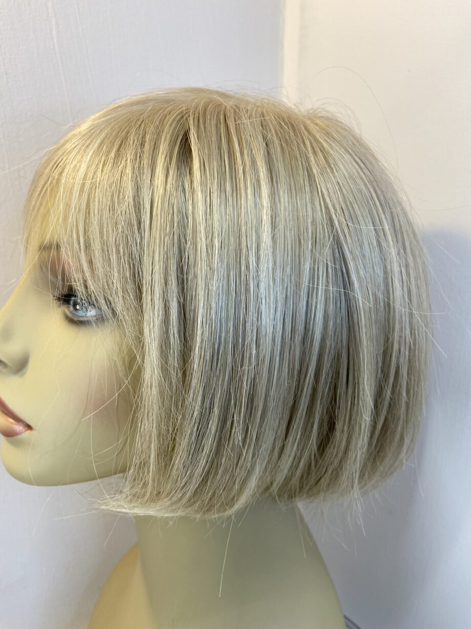 Super soft blonde wig. Blms320
