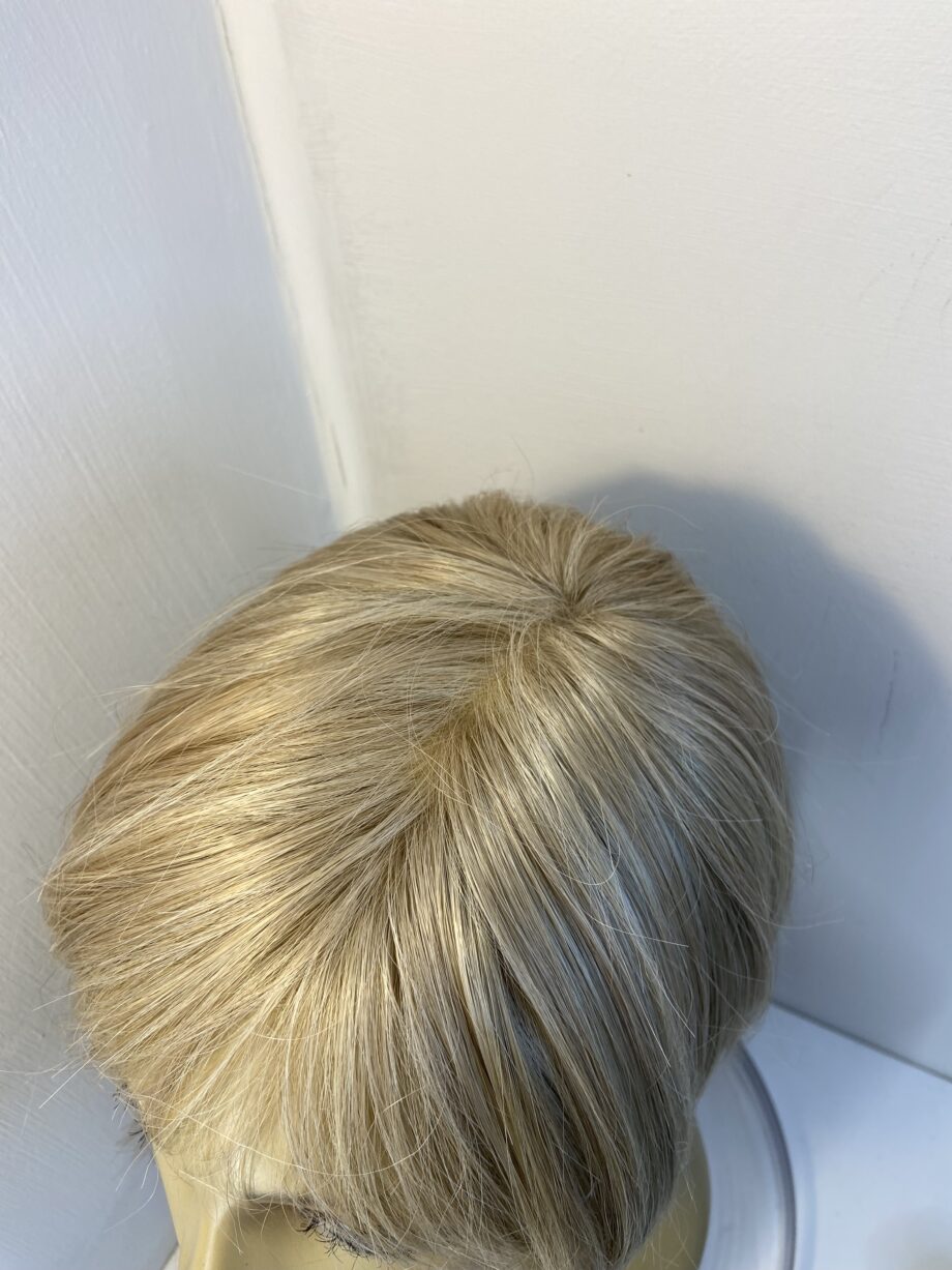 Super soft blonde wig. Blms320
