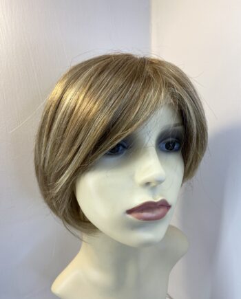 Soft honey blonde wig. Blms321