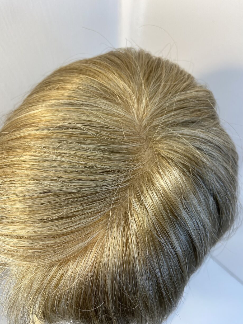 Light blonde wig. Blms322