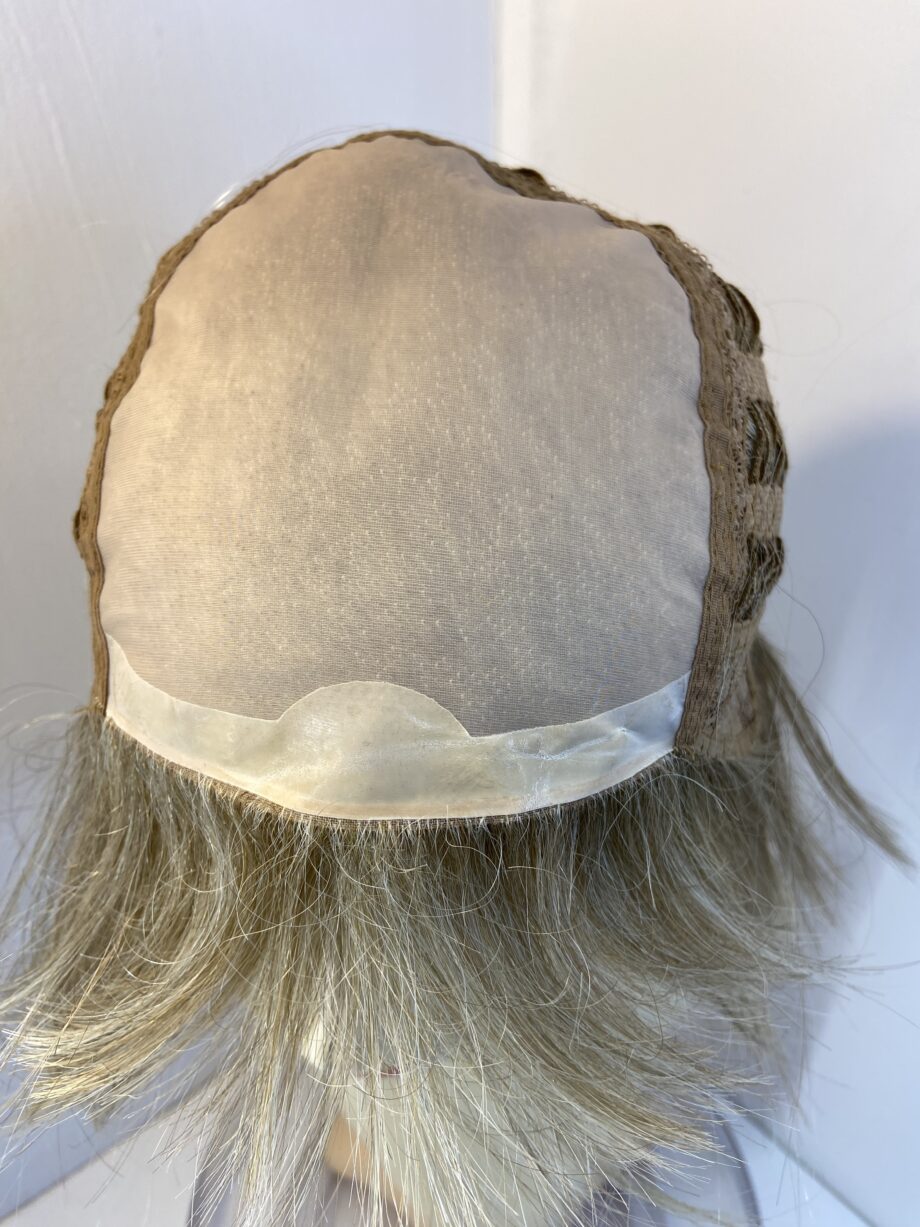 Light blonde wig. Blms322