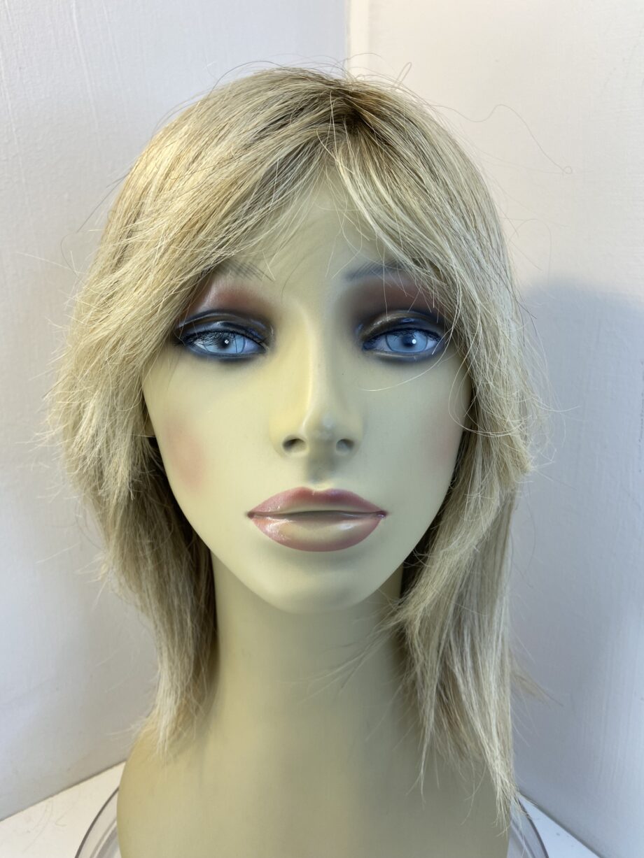 Long blonde rooted wig. Blls323