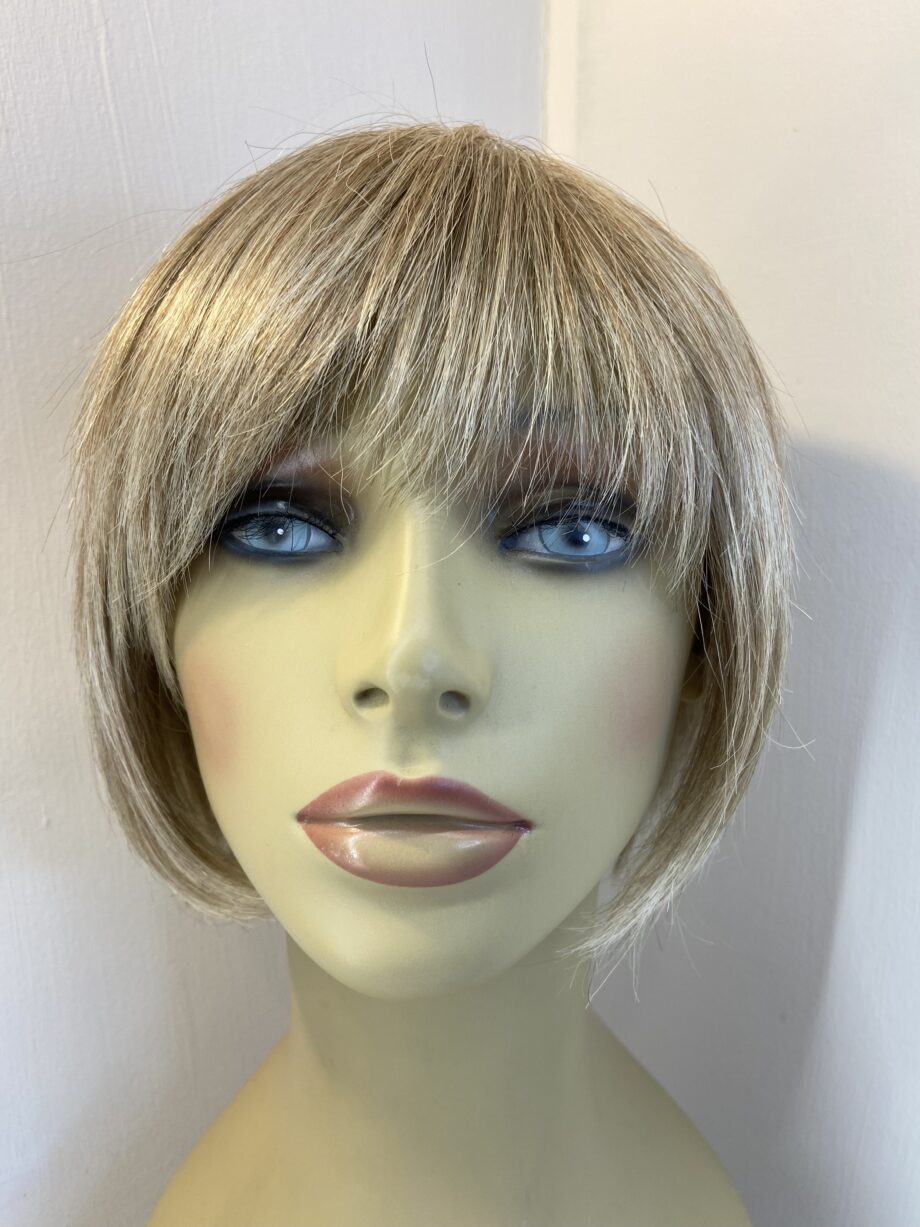Beautiful blonde soft wig. Blms673