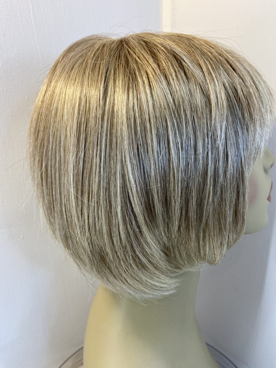 Beautiful blonde soft wig. Blms673