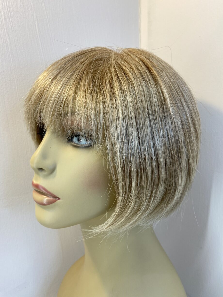 Beautiful blonde soft wig. Blms673