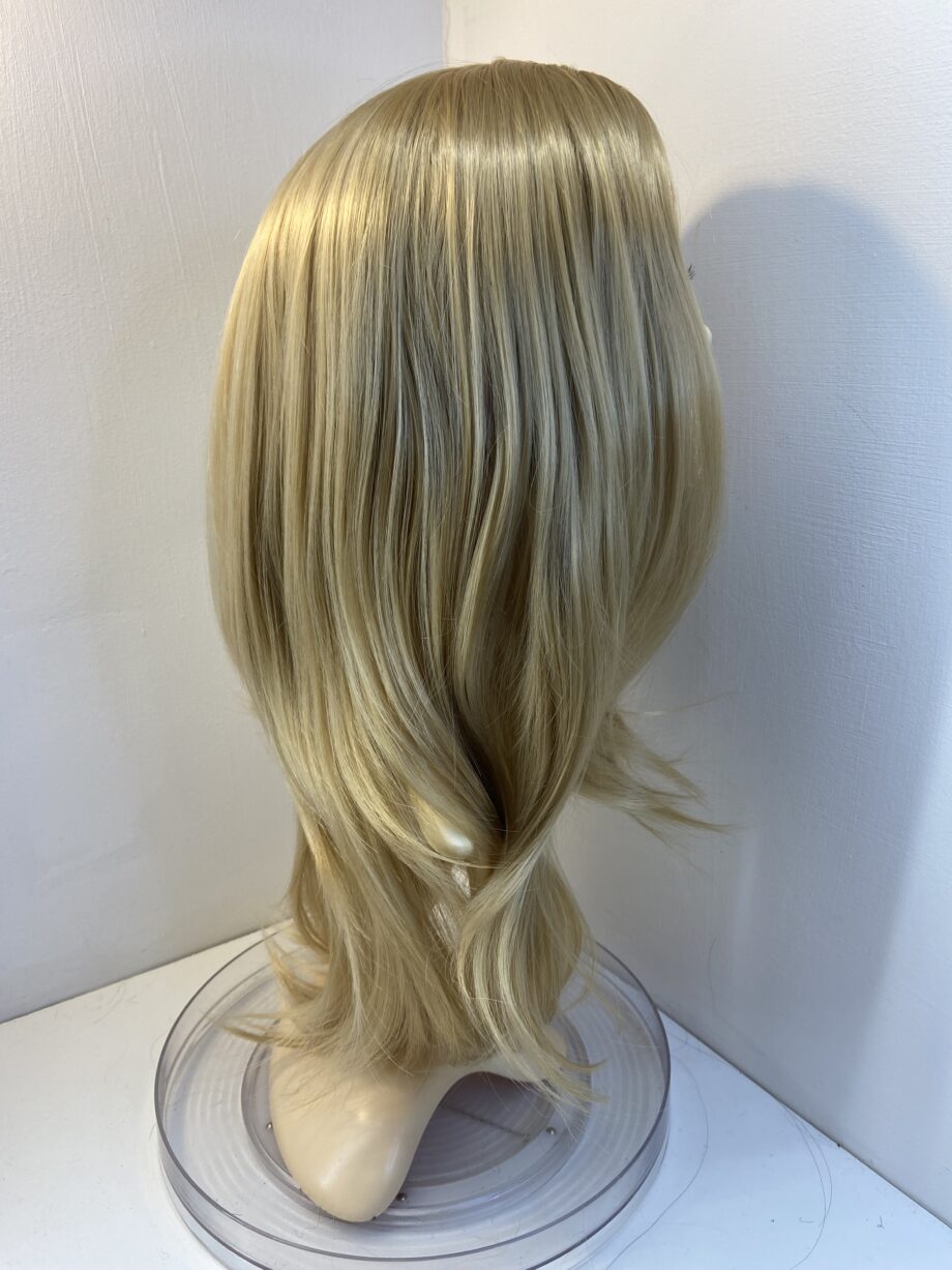 Extra blonde new wig. Bllw676