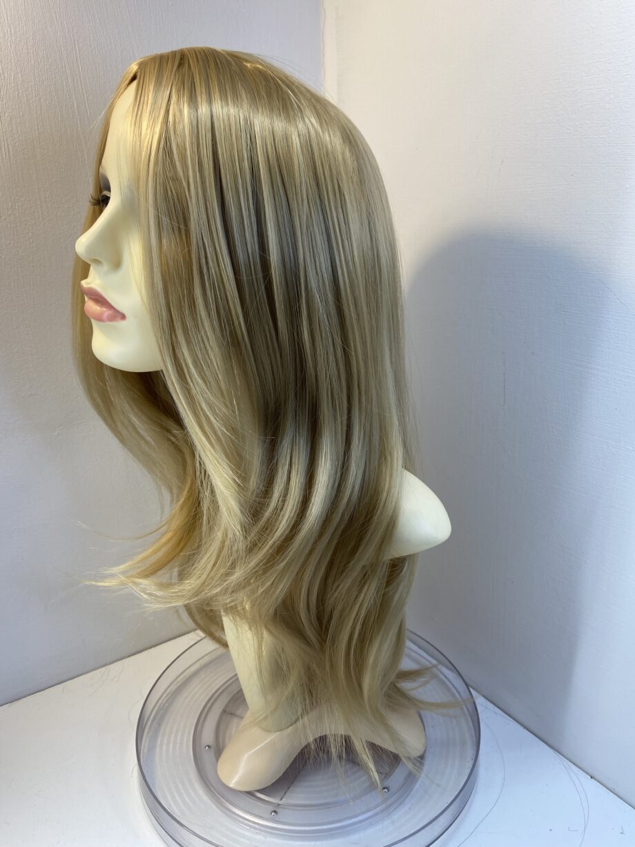 Extra blonde new wig. Bllw676