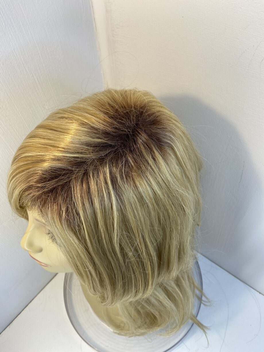 New long rooted blonde wig. Bllw677
