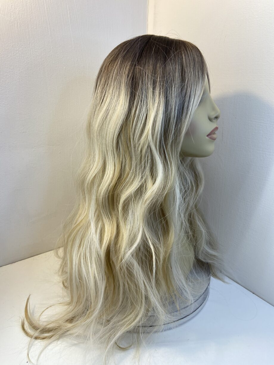 Long blonde rooted wig. Bllw679