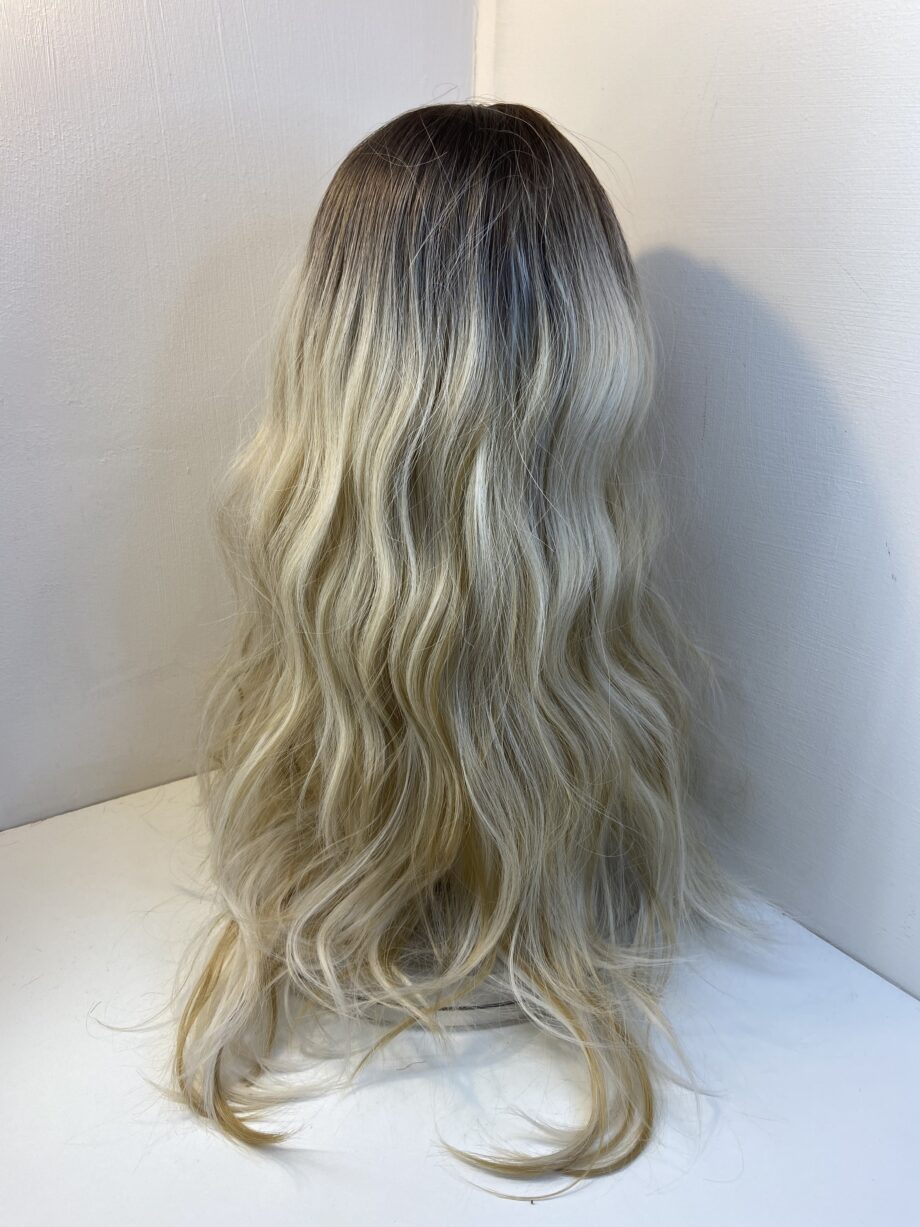 Long blonde rooted wig. Bllw679