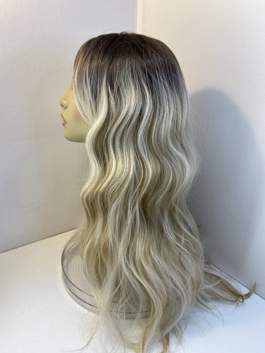 Long blonde rooted wig. Bllw679