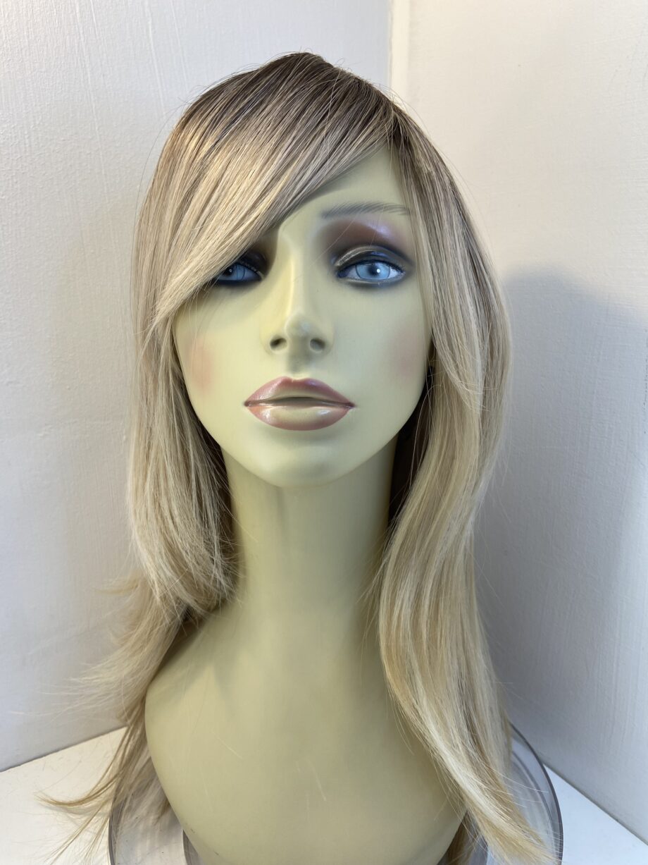 Sleek new blonde rooted wig. Blls681