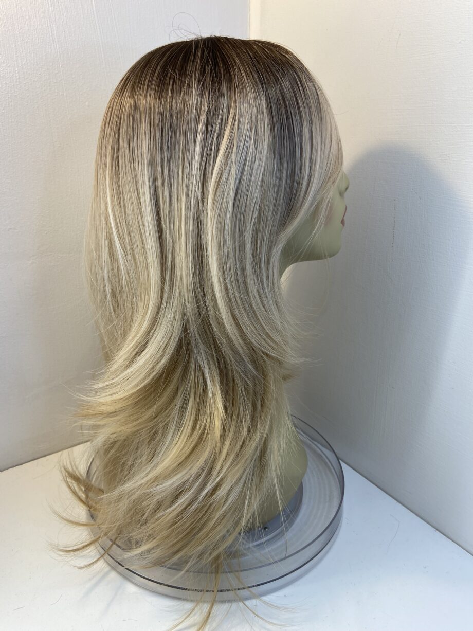 Sleek new blonde rooted wig. Blls681