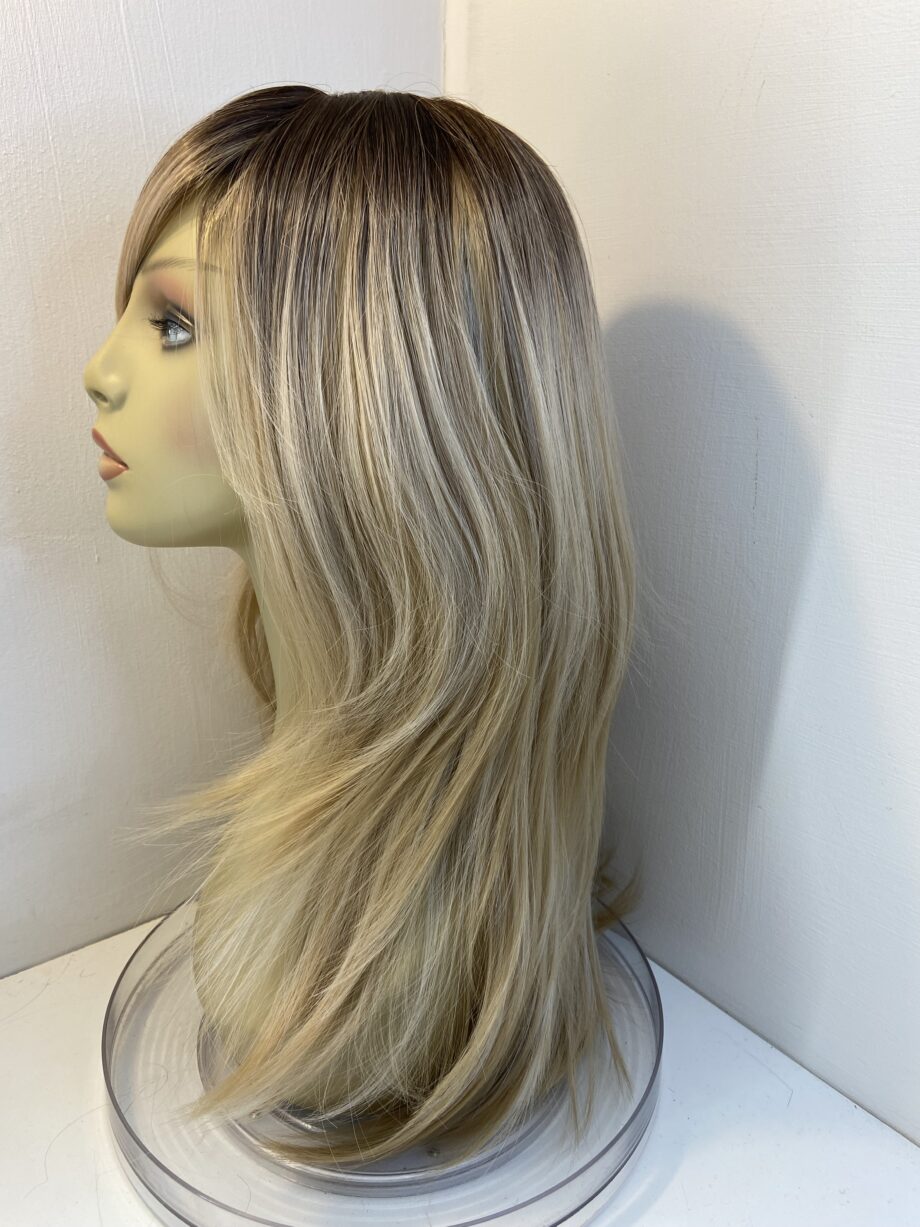 Sleek new blonde rooted wig. Blls681