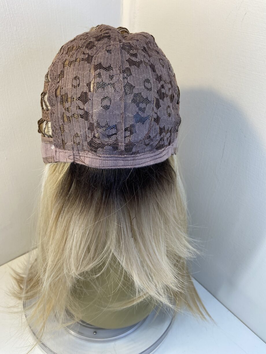 Sleek new blonde rooted wig. Blls681