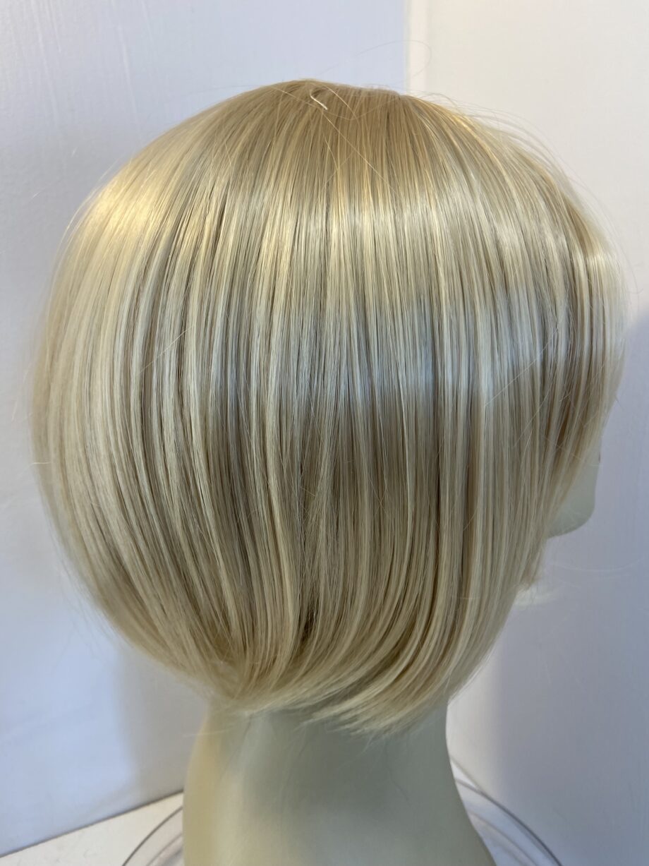 New blonde shiny wig. Blms239