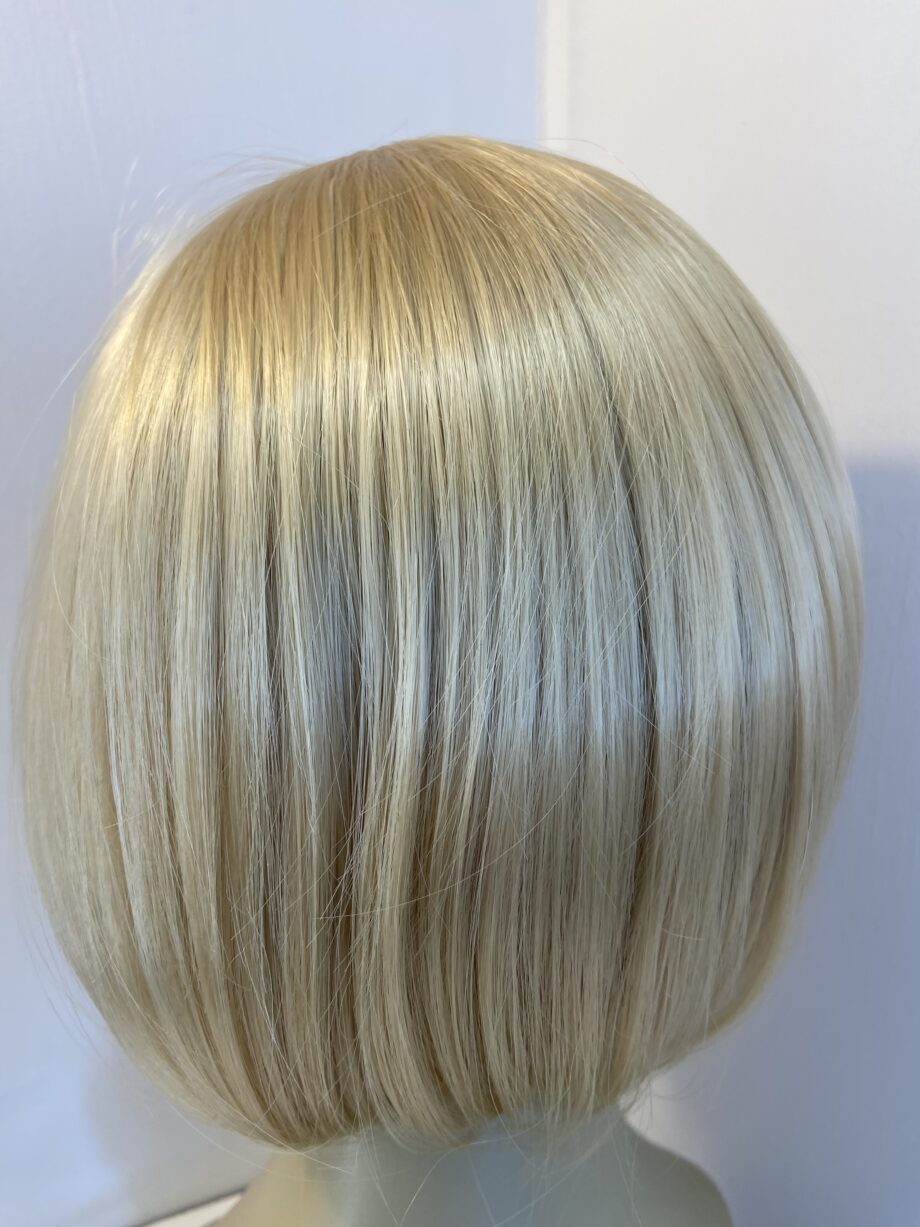 New blonde shiny wig. Blms239