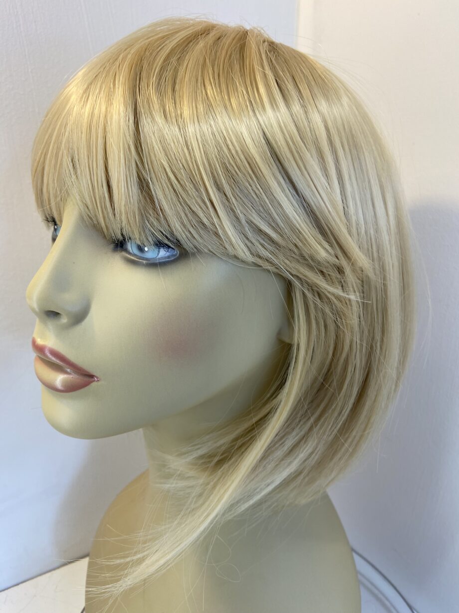 New blonde shiny wig. Blms239