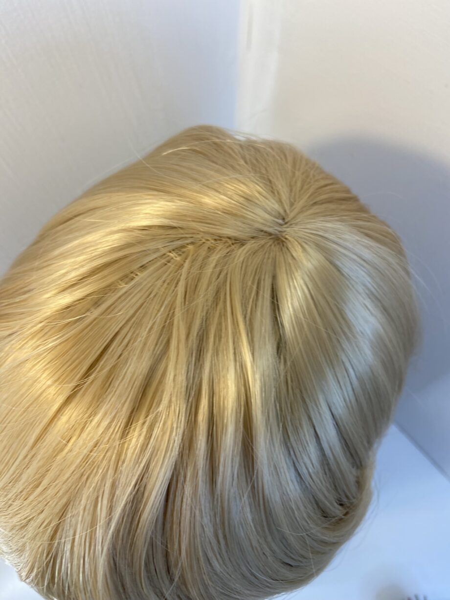 New blonde shiny wig. Blms239