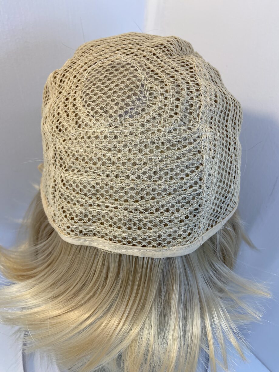 New blonde shiny wig. Blms239