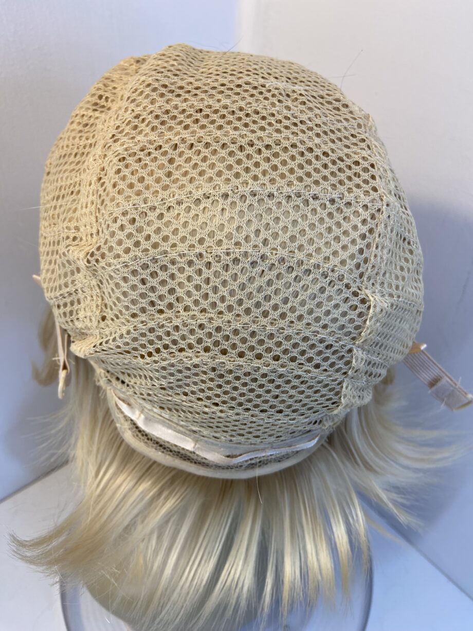 New blonde shiny wig. Blms239