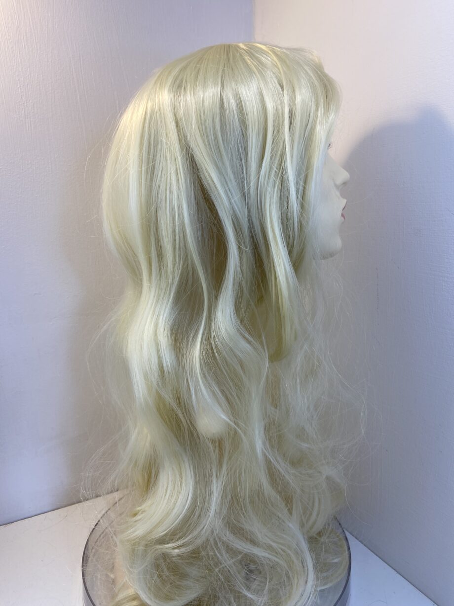Extra long blonde new wig. Bllc240