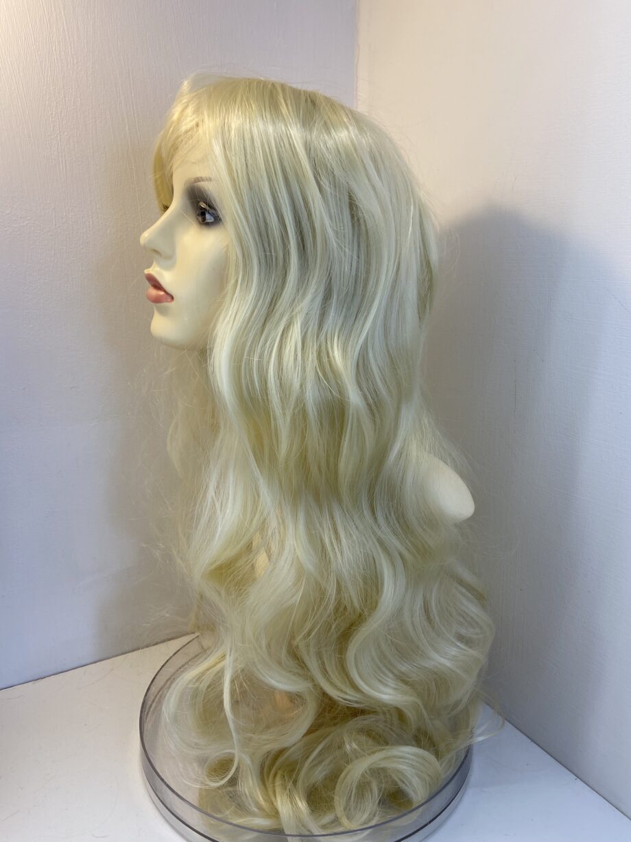 Extra long blonde new wig. Bllc240