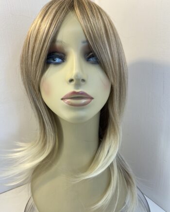 Stunning blonde rooted long wig. Blls241