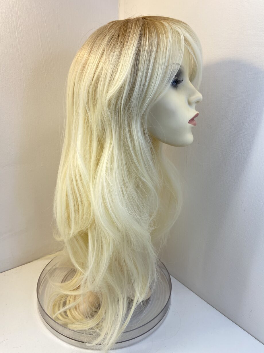 Very Long blonde rooted wig. Bllw242