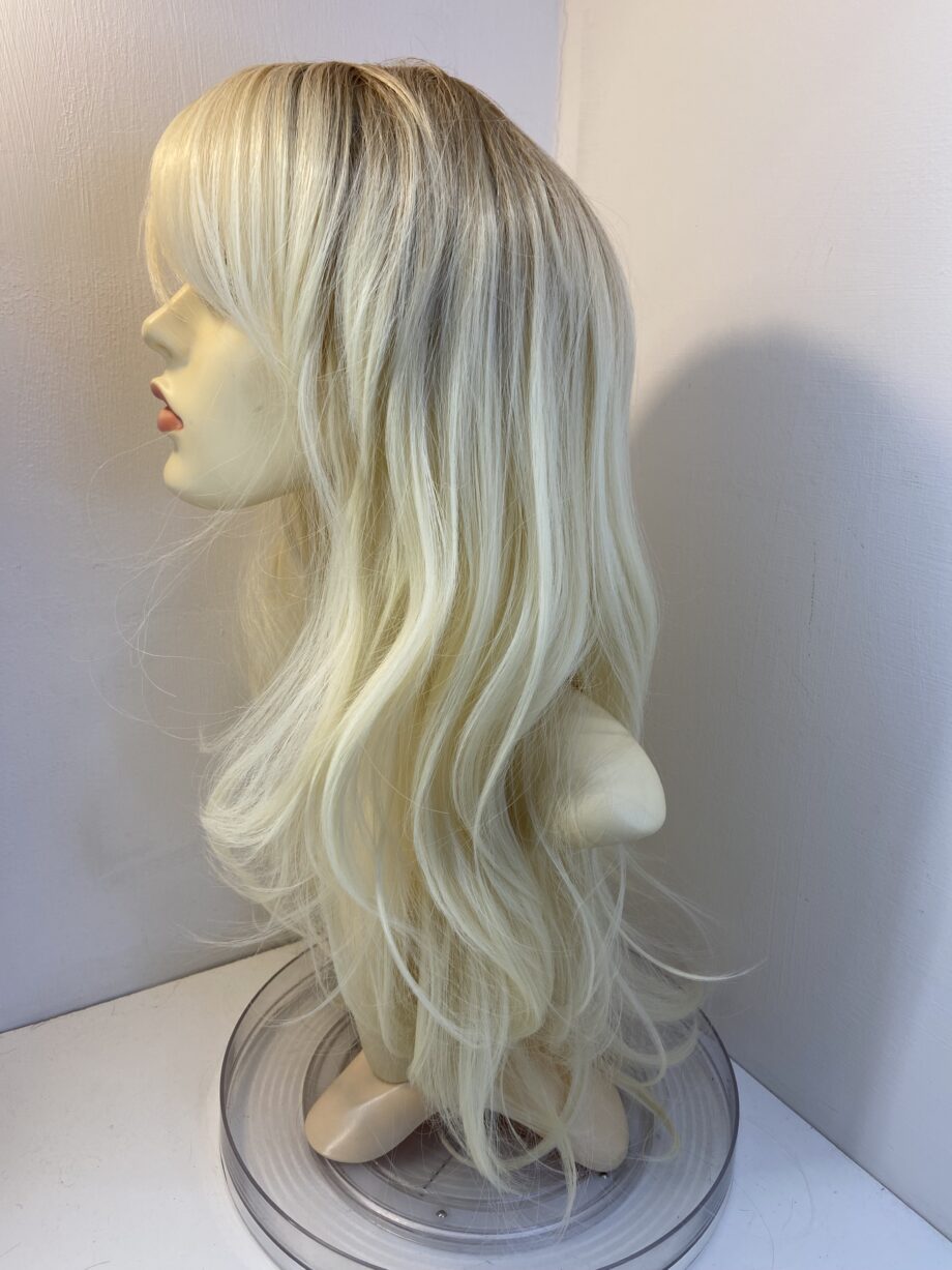 Very Long blonde rooted wig. Bllw242