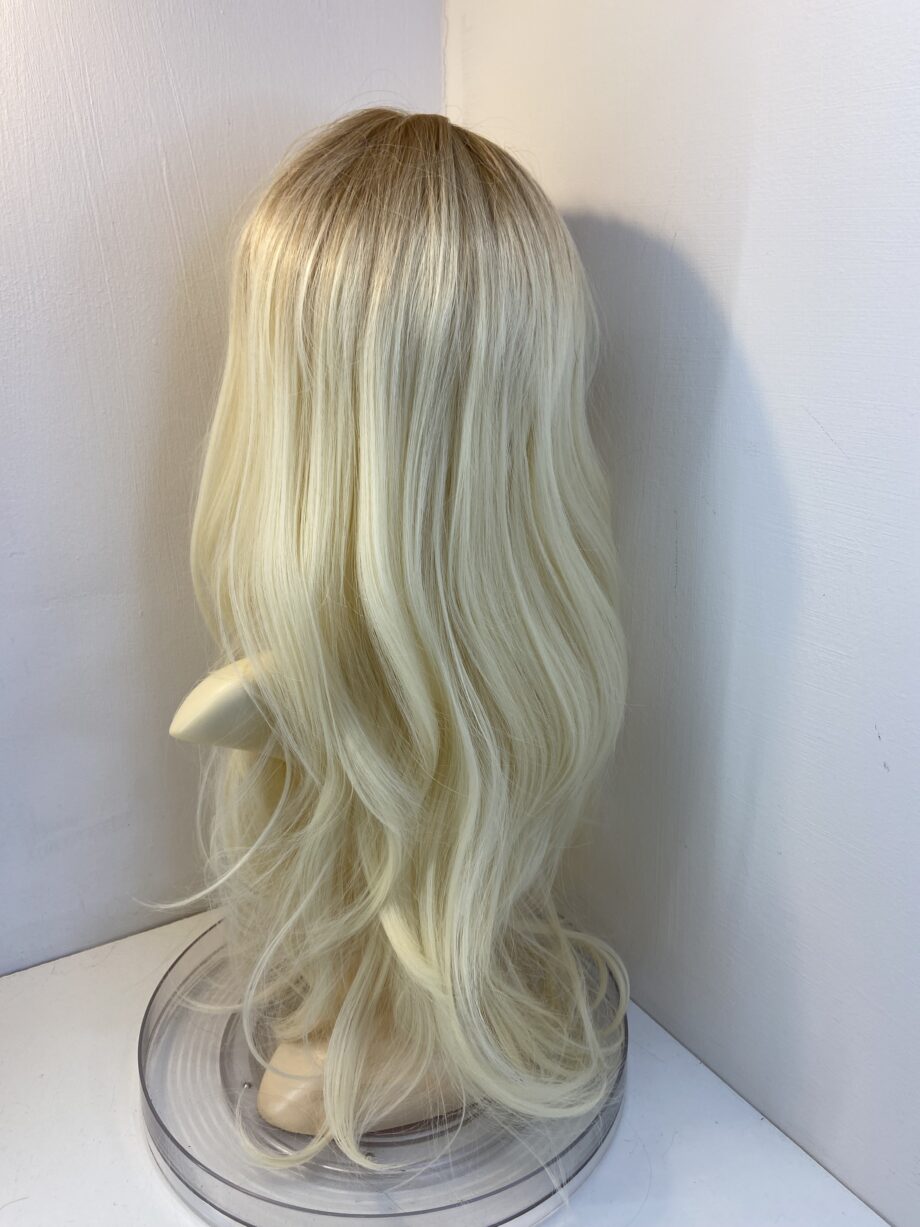 Very Long blonde rooted wig. Bllw242